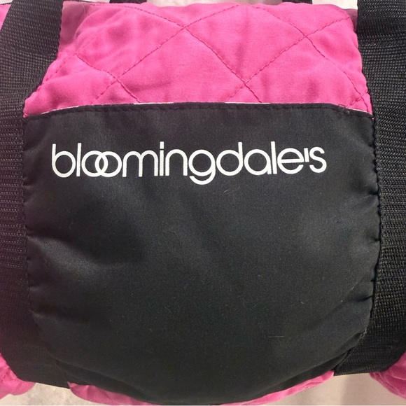 Bloomingdale's Handbags - Bloomingdale's Black and Pink Quilted Travel Bag